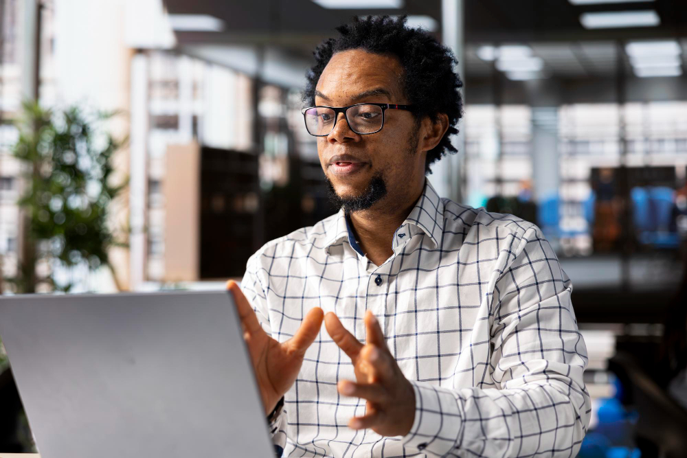 A user reviewing a payroll software on laptop